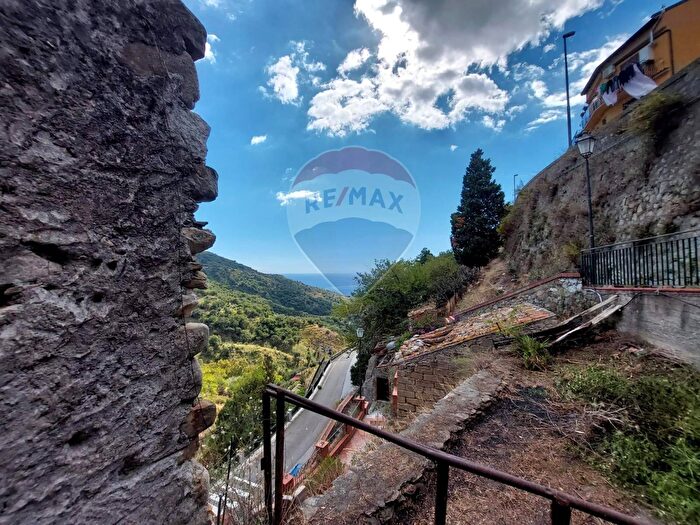 Casa trilocale in vendita in Via Bonifacio, Gallodoro