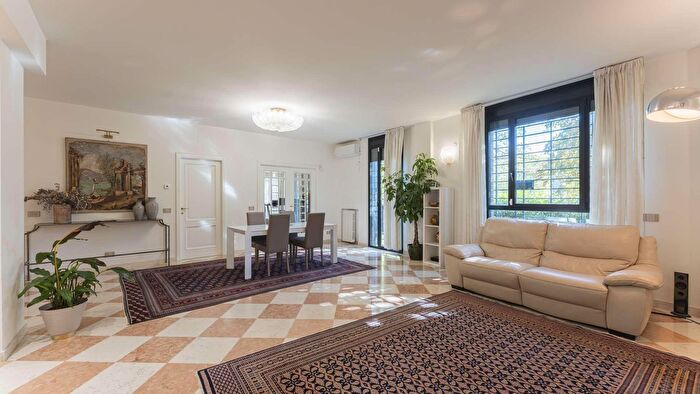 Appartamento con 7 locali in vendita in Via delle Costellazioni, Modena