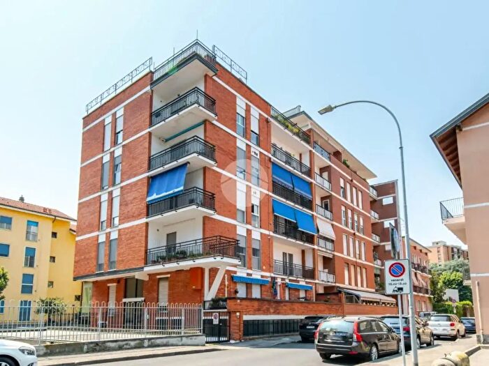Appartamento trilocale in vendita in Via G d'Annunzio, Cesano Boscone