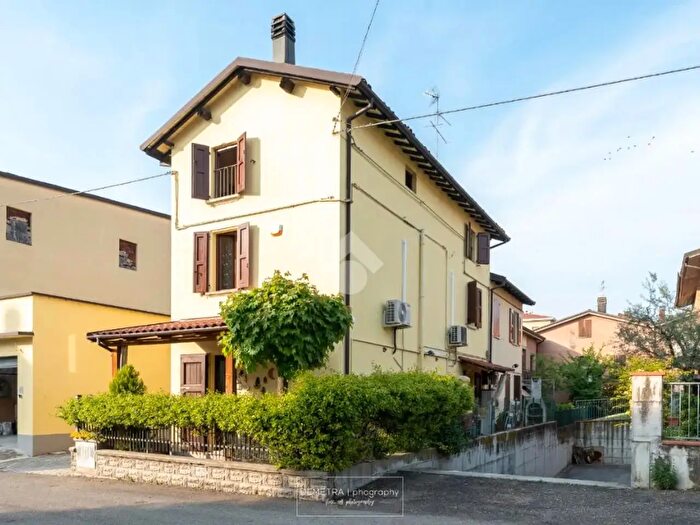 Casa con 6 locali in vendita in Via Giosuè Carducci, Savignano Sul Panaro