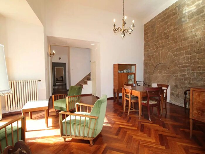 Appartamento con 18 locali in vendita in Siena