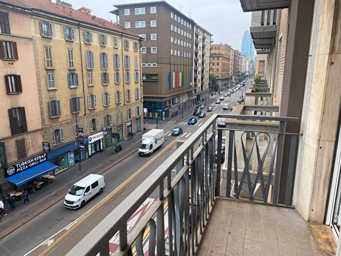 Appartamento con 5 locali in affitto in Viale Tunisia, Porta Venezia, Milano