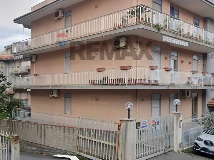 Appartamento trilocale in vendita in Via Marchese di Casalotto, Aci Catena