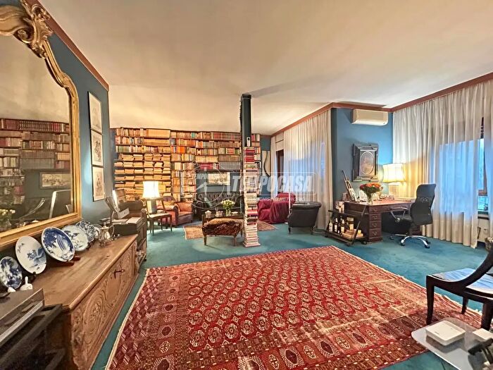 Appartamento con 5 locali in vendita in Via Giovanni Servais, Torino