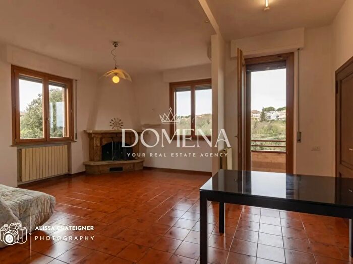 Appartamento con 6 locali in vendita in Monteriggioni