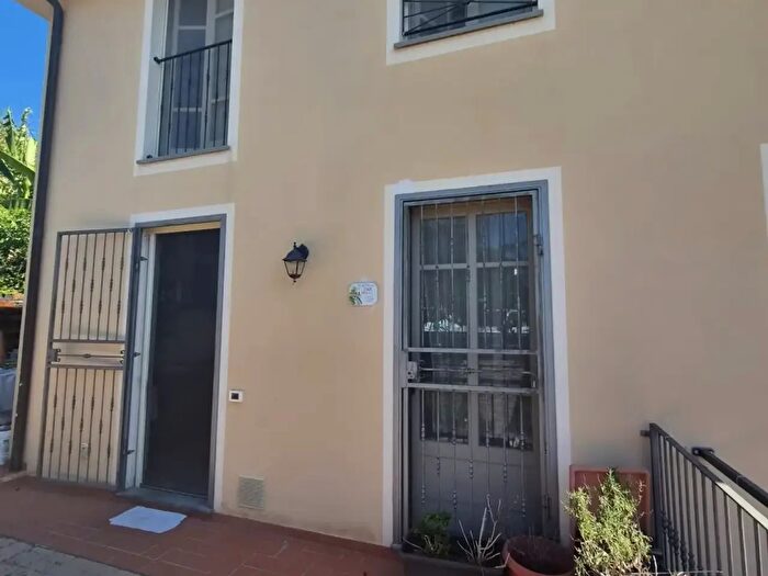 Casa quadrilocale in vendita in Massarosa
