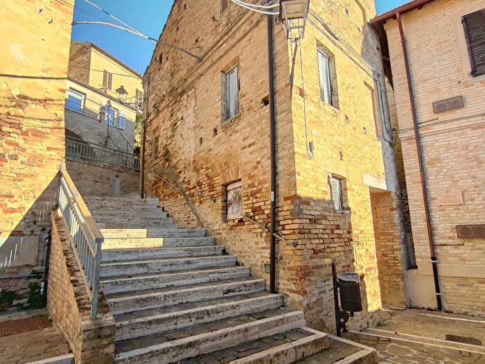 Appartamento quadrilocale in vendita in Vicolo Porta Vecchia, Acquaviva Picena