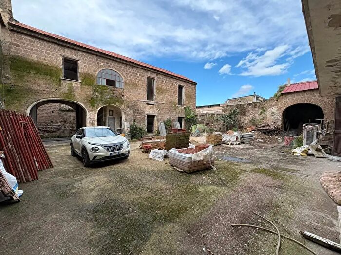 Casa con 10 locali in vendita in Via Sambuci, San Prisco