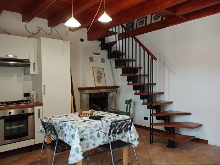 Appartamento bilocale in affitto in Via Barlino, Almenno San Bartolomeo