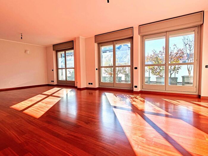 Appartamento con 6 locali in affitto in Via Giuseppe Baretti, San Salvario Baretti, Torino