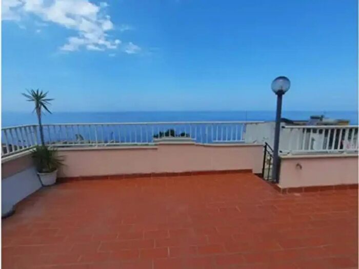 Appartamento trilocale in vendita in Bagnara Calabra