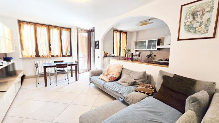 Appartamento con 5 locali in vendita in Via Umbria, Peschiera Borromeo