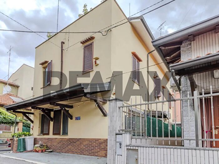 Appartamento trilocale in vendita in Via Ambrogio Strada, Bresso