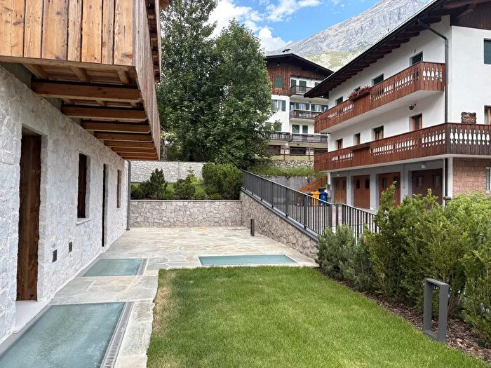 Appartamento con 6 locali in vendita in Via Belbedere, San Vito Di Cadore