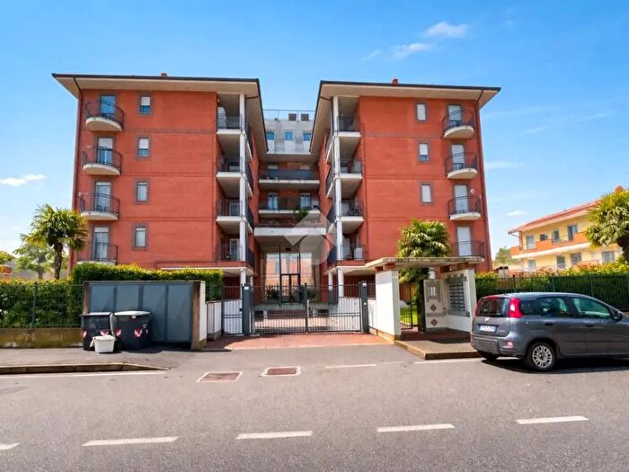 Appartamento trilocale in vendita in Via della Costituzione, Galliate