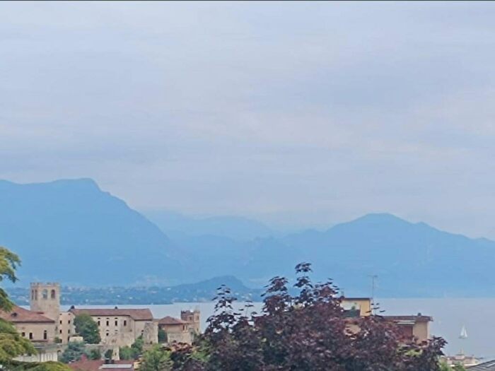 Casa trilocale in affitto in Viale Camillo Benso di Cavour, Desenzano Centro, Desenzano del Garda