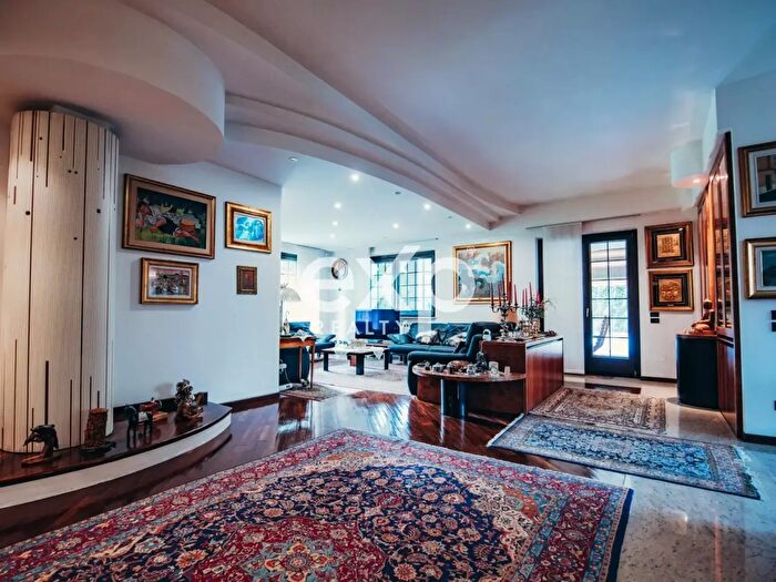 Casa con 5 locali in vendita in Rescaldina