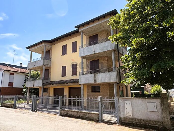 Appartamento trilocale in vendita in Via O Respighi, Castelfranco Emilia