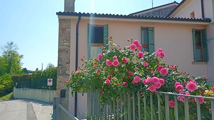 Casa trilocale in vendita in Sernaglia della Battaglia Falzè di Piave, Montebelluna