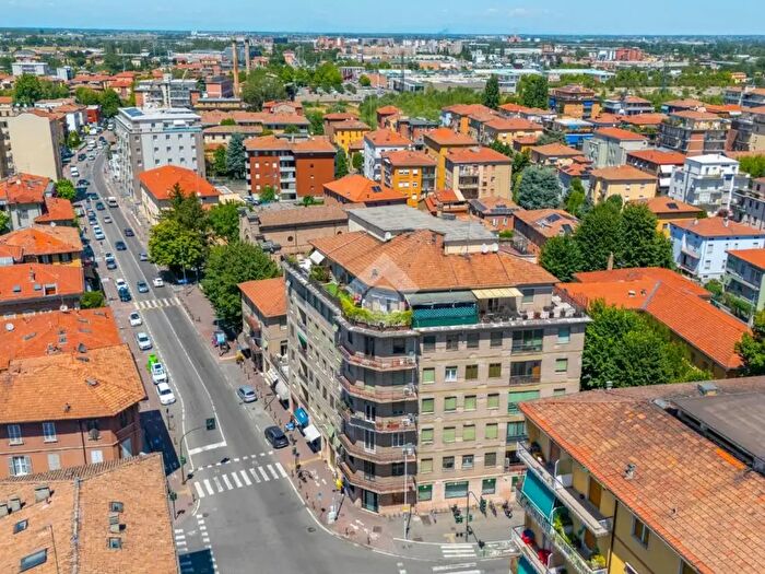 Appartamento trilocale in vendita in Via San Leonardo, Parma