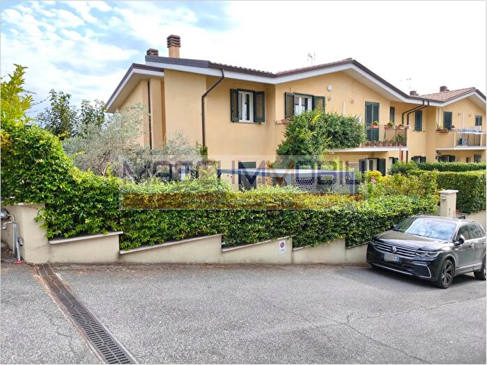 Casa quadrilocale in vendita in Via Maremmana Nerola, Nerola