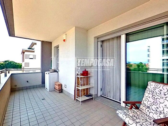 Appartamento trilocale in vendita in Piazza Donne della Resistenza, Brugherio