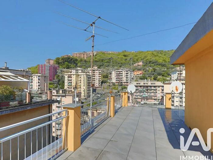 Appartamento con 5 locali in vendita in Via Edera, Genova
