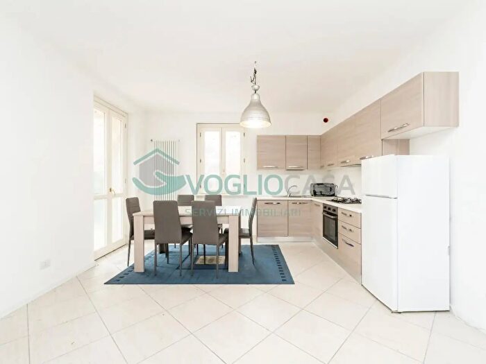 Appartamento trilocale in vendita in Via Borgo Poggio Diola, Ziano Piacentino