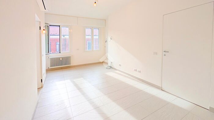 Appartamento bilocale in vendita in Via Monte Velino, Milano