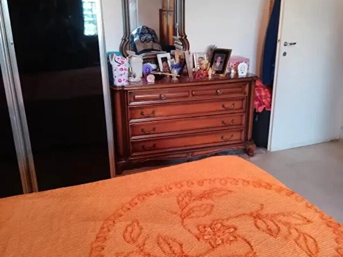 Appartamento trilocale in vendita in Via Cassinis, Milano