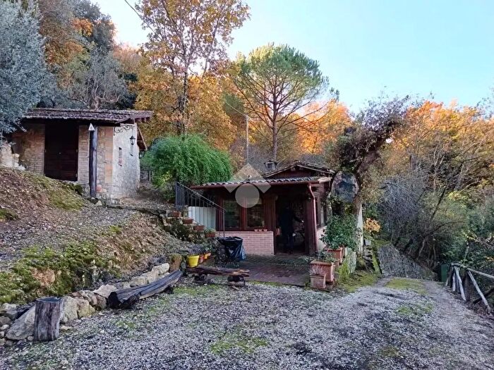 Casa trilocale in vendita in Strada Provinciale Finocchieto, Roccantica