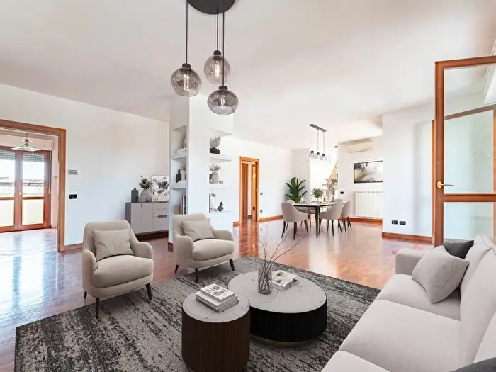 Casa con 6 locali in vendita in Via Locatelli, Frati, Legnano