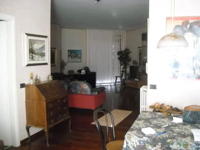 Appartamento trilocale in affitto in Viale Barlaam da Seminara, Catanzaro