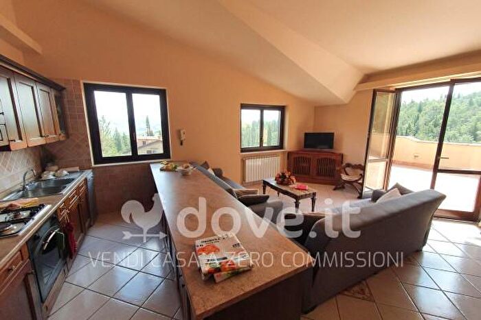 Appartamento quadrilocale in vendita in Via Fosso Bianco Snc, Castiglione DOrcia