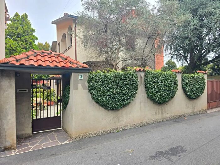 Casa con 7 locali in vendita in Monza