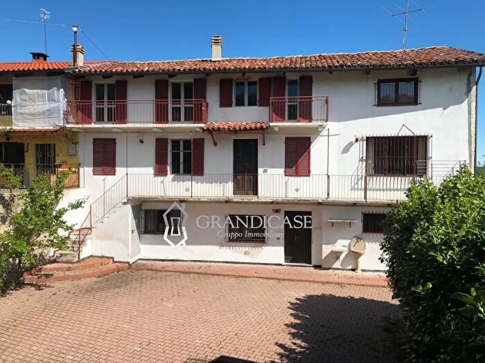 Casa con 10 locali in vendita in Località Santo Stefano, Albugnano
