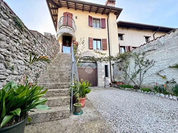 Casa trilocale in vendita in Via C Percoto, Manzano