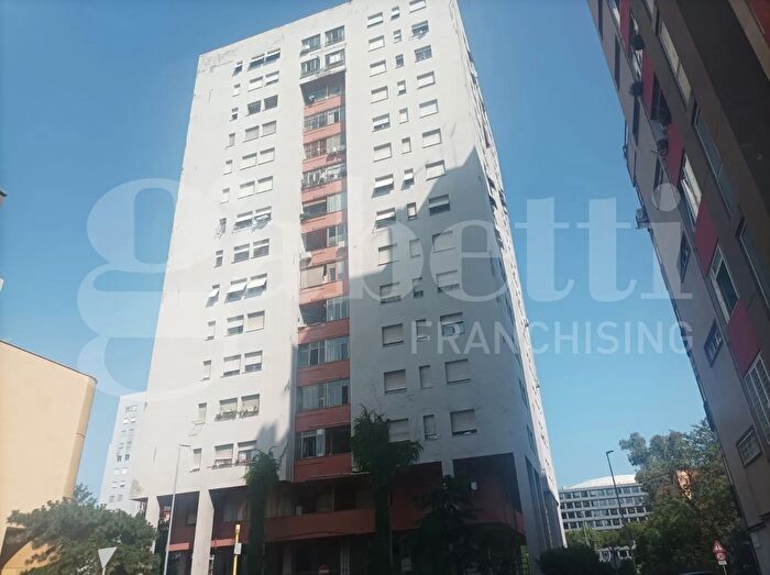 Appartamento trilocale in vendita in Via Paolo Buzzi, Roma