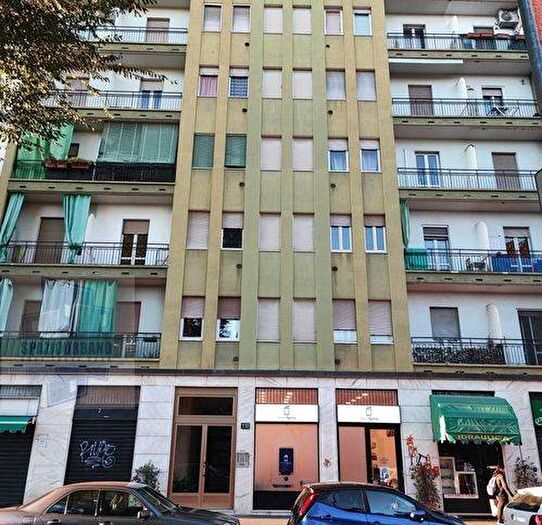 Appartamento trilocale in affitto in Largo Giambellino, Giambellino, Milano
