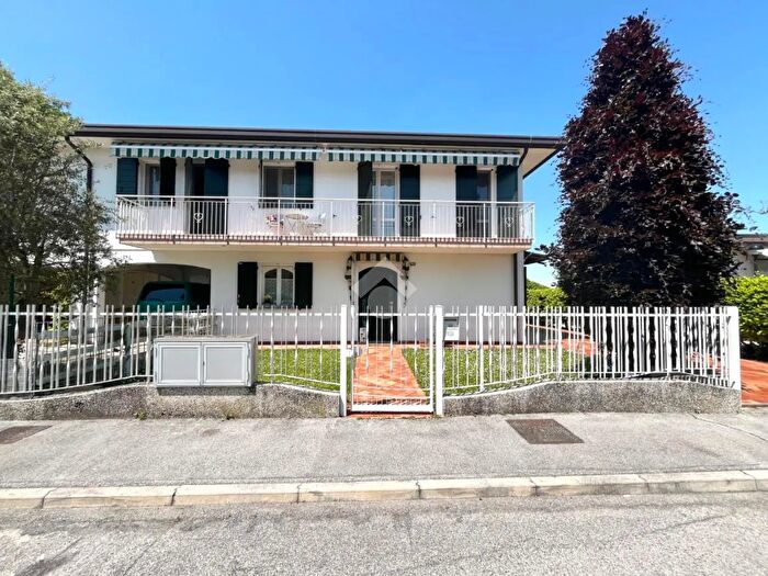 Casa quadrilocale in vendita in Via V Alfieri, Ponte San Nicolo