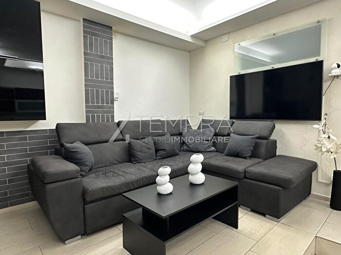 Casa trilocale in vendita in Via Solicchiata, Adrano