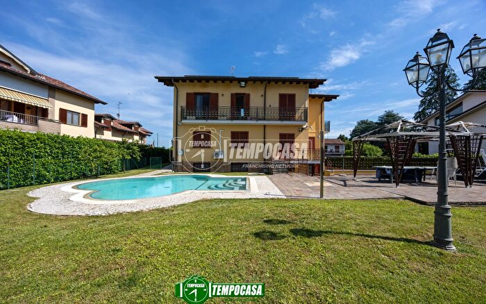 Casa con 8 locali in vendita in Via Milano, Bellusco