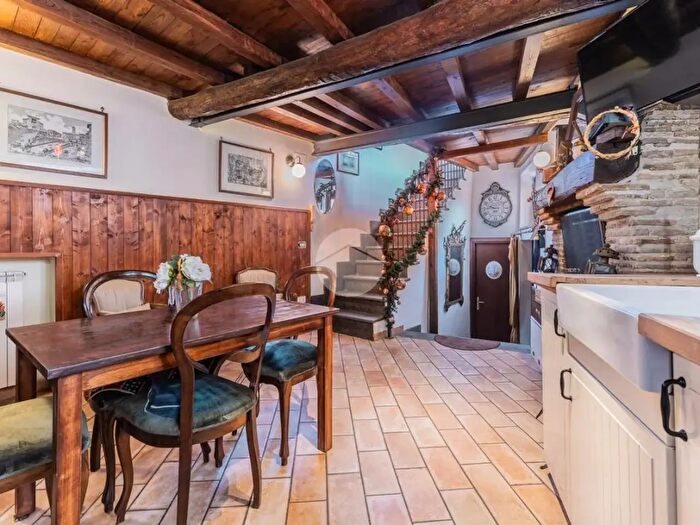 Appartamento trilocale in vendita in Via Termo Larte, Nepi