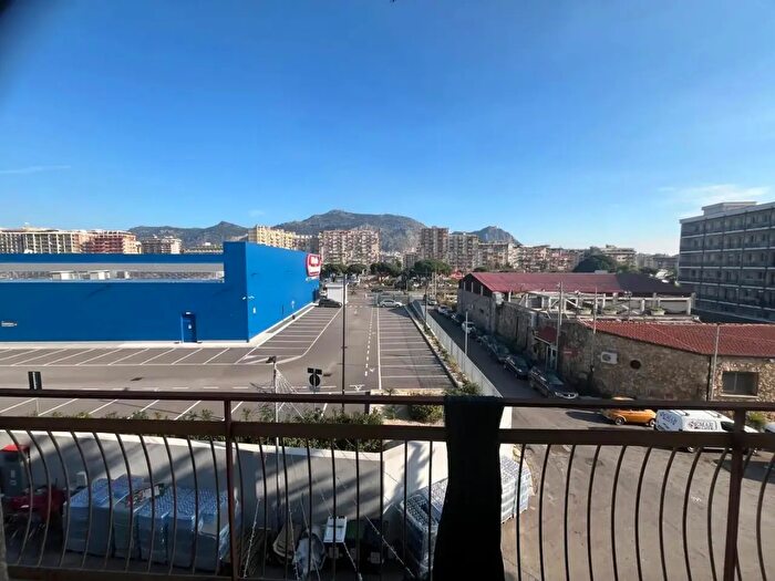 Appartamento quadrilocale in vendita in Via Atenasio, Palermo