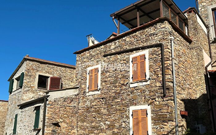 Casa con 6 locali in vendita in Località Colla Micheri, Andora