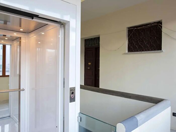 Appartamento trilocale in vendita in Via Giuseppe Arena Snc, Catanzaro