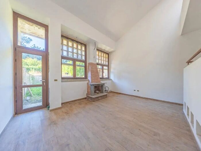 Casa con 8 locali in vendita in Via Tuscolana, Grottaferrata