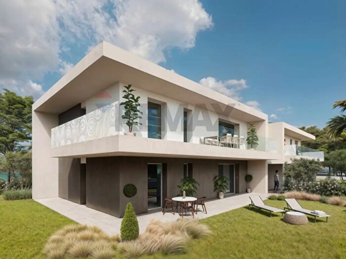 Appartamento con 5 locali in vendita in Castelnuovo Del Garda