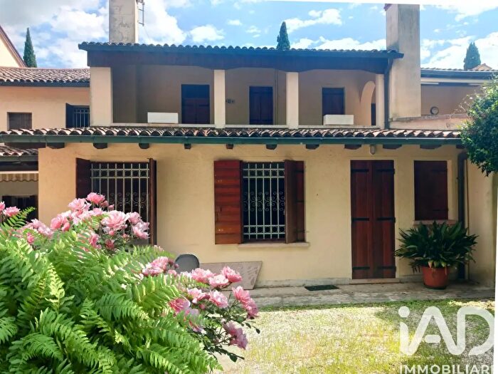 Casa con 9 locali in vendita in Via GMarconi, San Zenone Degli Ezzelini