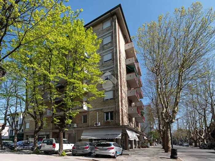 Appartamento trilocale in vendita in Viale Giovanni Pascoli, Cesenatico